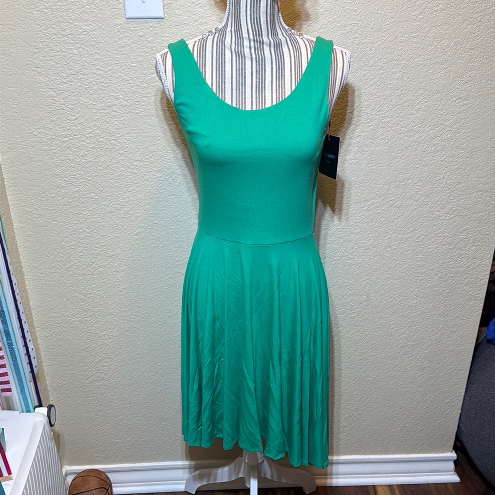 Elegant Green Sleeveless Dress
